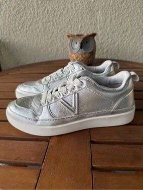 Vionic Metallic Silver Platform Sneakers sz7